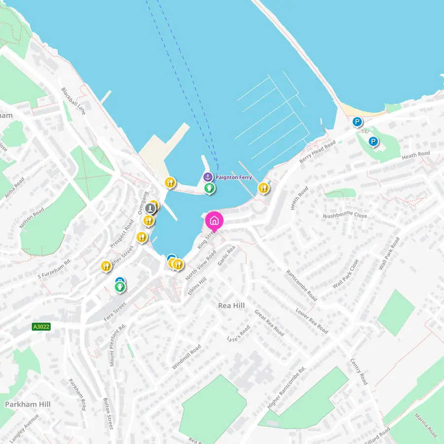 The Kings Quay guide's map of the same streets: the property marker on the harbour, with nearby restaurants and attractions.